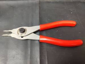 lot 223 image: New Snap-on Retaining Ring Pliers