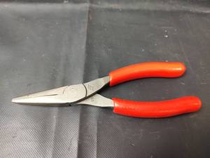 lot 224 image: New Snap-on Needle Nose Pliers