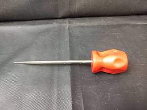 lot 225 image: New Snap-on Red Hard Grip Stubby Awl