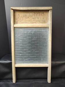 lot 238 image: Vintage Atlantic No. 510 National Washboard with Glass Washboard, 12.5 x 24