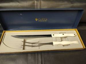 lot 239 image: Cutco 2-Piece Carving Set Serrated Knife and Carving Fork