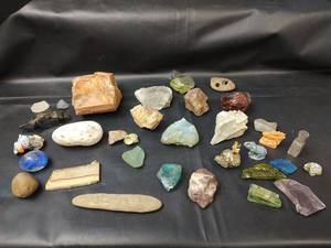 lot 271 image: Rock and Glass Collection