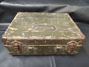 lot 273 image: Vintage Camera Assembly Military Case