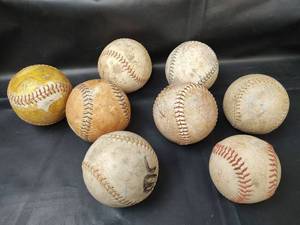 lot 277 image: Softballs