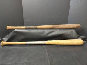 lot 278 image: Vintage Star Brand and Louisville Slugger Wood Bats
