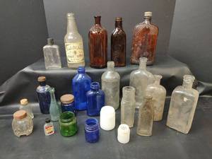lot 283 image: Vintage Glass Bottles