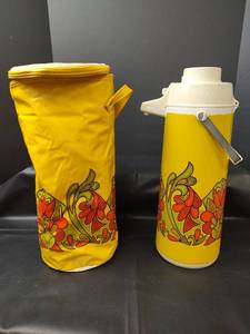 lot 284 image: Vintage MCM Peacock Insulated Air Pot Hot Cold with Carrying Case (Zipper Broken)