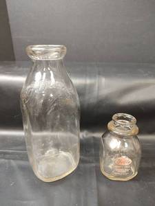 lot 286 image: Vintage Mong Dairy, Oil City, PA and Country Belle Cooperative Farmers Milk Bottles