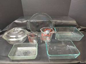 lot 287 image: Pyrex and Anchor Hocking Glass Baking Dishes