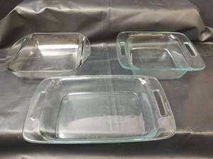 lot 288 image: Two Pyrex Glass Baking Dishes and Unmarked Baking Dish