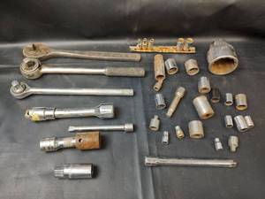 lot 314 image: Socket Wrench Set with Torque Wrench and Socket Extensions