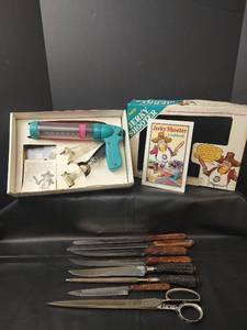 lot 352 image: Jerky Shooter Food Gun with Manual and Assorted Knives