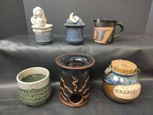 lot 363 image: Assorted Pottery Pieces
