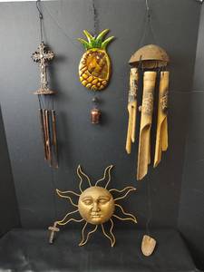 lot 380 image: Wind Chimes and Wall Hanging