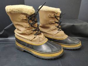 lot 386 image: Caribou Sorell Boots, Made in Canada, Mens Size 12
