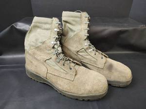 lot 388 image: Vibram Boots, Size 10.5W