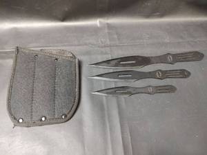 lot 409 image: Frost Cutlery 3-Piece Throwing Knife Set with Sheath