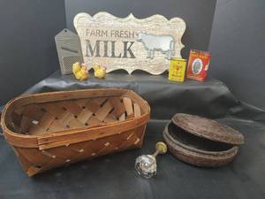 lot 431 image: Vintage Decorative Kitchen Lot