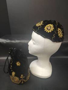 lot 436 image: Bukharian Jewish Kippah Yarmulke, Velvet and Gold with Bag