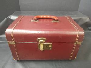 lot 437 image: Vintage Trunk with Brass Hardware, 12.5 x 8.5 x 8