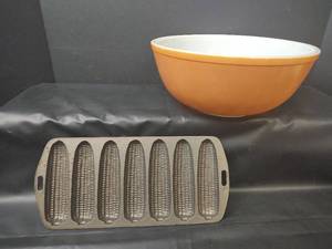 lot 445 image: Pyrex Bowl with Cast Iron Corn Cob Mold