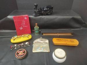 lot 450 image: Assorted Collectibles and Personal Items