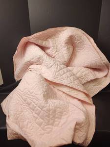 lot 462 image: Pink Quilted Throw Blanket, 68 x 92