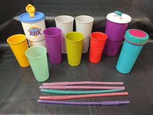lot 483 image: Tupperware Plastic Glasses