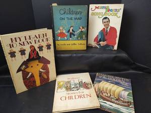 lot 490 image: Vintage Books