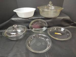 lot 493 image: Vintage Pyrex and Glasbake Cookware