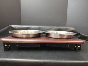 lot 538 image: Collapsible Pet Food Feeder