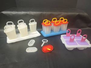 lot 553 image: Tupperware Popsicle Mold Sets