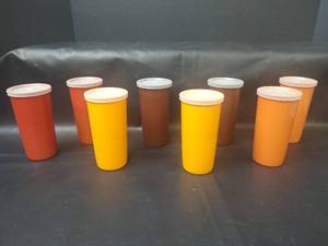 lot 556 image: Tupperware Plastic Cups with Lids