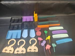 lot 561 image: Tupperware Assorted Lot