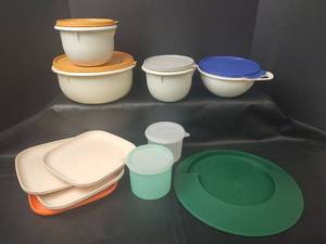 lot 562 image: Tupperware Food Storage Containers with Cheese and Cracker Tray