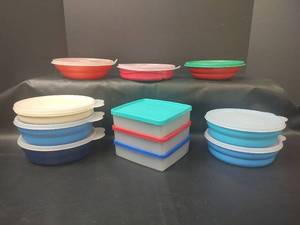 lot 563 image: Tupperware Food Storage Containers with Lids