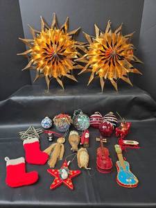 lot 584 image: Vintage Christmas Ornaments