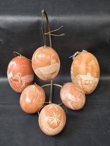 lot 588 image: Etched Egg Ornament Set 6 Pieces with Display Stand