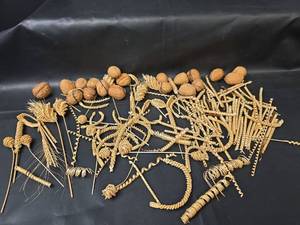 lot 589 image: Decorative Dried Natural Botanicals - Walnuts and Wheat Grasses