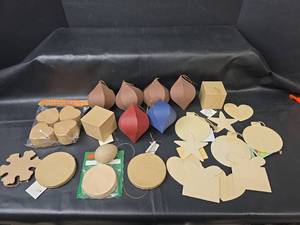 lot 591 image: Paper Mache Craft Ornaments