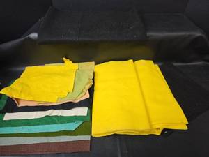 lot 605 image: Assorted Felt Fabric Sheets Multiple Colors