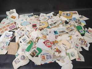 lot 607 image: Large Stamp Collection