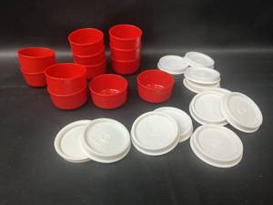 lot 609 image: Vintage Tupperware Mini Containers