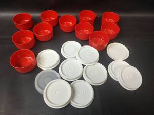 lot 610 image: Vintage Tupperware Mini Containers