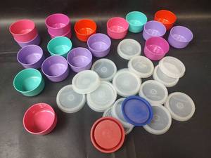 lot 611 image: Vintage Tupperware Mini Containers