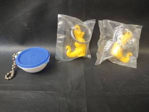 lot 614 image: Vintage Tupperware Keychains