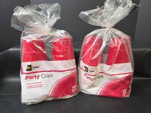 lot 653 image: DG home Party Cups 30 Count 18 FL OZ 532 mL Red- Lot of 2
