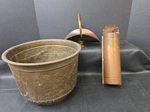 lot 656 image: Brass Planter and Copper Decor
