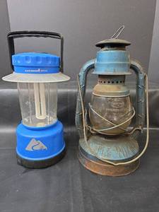 lot 659 image: Dietz Little Wizzard Kerosene Lantern and Ozark Lantern