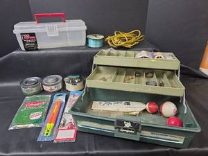 lot 660 image: Fishing Tacklebox and Accessories